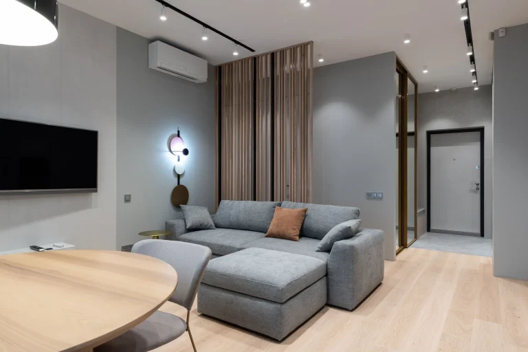 Intérieur résidentiel moderne climatisé, illustration des prestations de climatisation PLOMBALIS